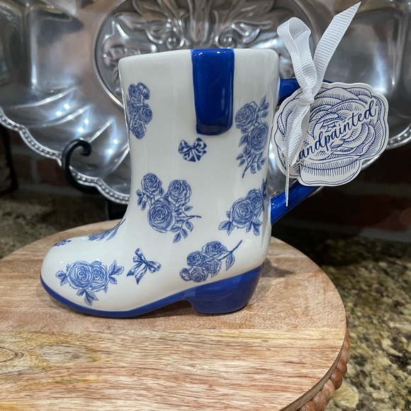 Sunday Morning Ceramics Handpainted blue and white boot mug/vase/pencil holder - Picture 1 of 7